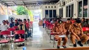 Bhabinkamtibmas dan Babinsa Desa Jomin Barat Hadiri Rapat Minggon Rutin