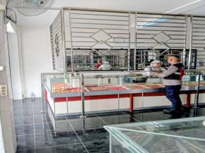 Edukasi Penjaga Agar Awas Isi Pesan Personil Polsek Tegalwaru Patroli Siang di Toko Mas Loji