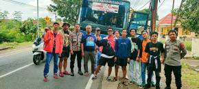 Personil Polsek Rengasdengklok, Melepas Keberangkatan Suporter The Jak Menuju Stadion GBK Jakarta