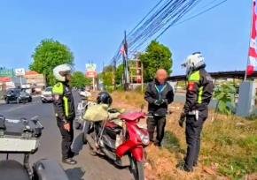 Satlantas Polresta Karawang Bina Etika Berlalu Lintas Kepada Pengendara Motor demi Budayakan Budaya Kamseltibcarlantas