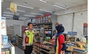 Polsek Pangkalan Laksanakan Patroli Prekat, Sasar Pertokoan Minimarket Guna Tinjau Keamanan