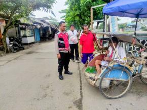 Bhabinkamtibmas Polsek Telagasari Sebar Pesan Kewaspadaan Terhadap Kenakalan Remaja di Desa Binaan