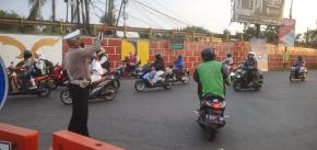 Satlantas Polres Karawang Gelar Gatur Lalin Guna Antisipasi Kemacetan Kendaraan di Jalan Raya