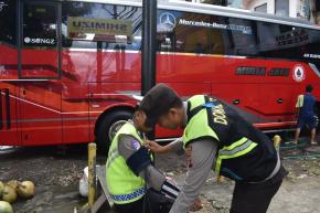 Dukung Ops Keselamatan Rinjani 2026, Biddokkes Polda NTB Cek Kesehatan Personel dan Sopir Angkutan Umum