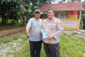 Terus Berupaya Anggota Personil Polsek Tempuran laksanakan Sosialisasi QR Barcode Yanduan Divpropam Polri kepada Masyarakat Binaan
