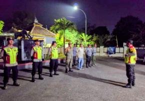 Jelang Gelar Operasi Cipta Kondisi KRYD, Kapolsek Tegalwaru dan Jajaran Apel Malam Gabungan