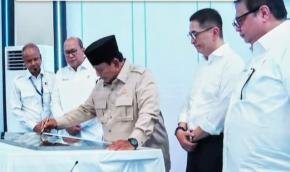 Bekasi Kukuhkan Peran Strategis, Presiden Resmikan Motor Listrik Nasional di Cikarang Selatan