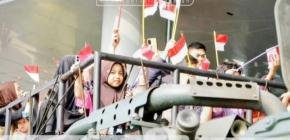 Anak-Anak Bekasi Antusias Menjajal Panzer Anoa di Gebyar Merdeka Nusantara