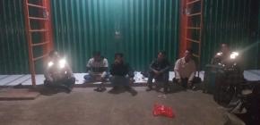 Kanit Sabhara Polsek Batujaya bersama Anggotanya Sambangi Masyarakat Batujaya untuk melaksanakan Kegiatan Ngawangkong