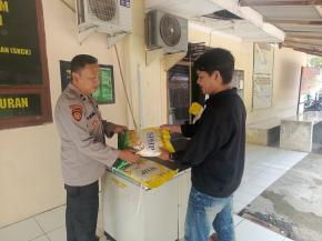 Penyaluran SPHP, Gerakan Pangan Murah Dilaksanakan Personil Polsek Tempuran di mako polsek Tempuran.