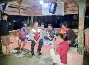 Bhabinkamtibmas Sambang Warga di Pos ronda Cilalay Ajak Peduli dan Bersama Jaga Kamtibmas