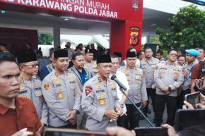 Kapolda Jabar Buka Bazar Pangan Murah di Karawang, Warga Antusias