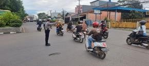 Jam Sibuk Pagi Hari Polsek Kotabaru Laksanakan Kegiatan Gatur Lalin Rutin Ciptakan Kamseltibcar Lantas