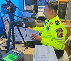 Potret Prima Satlantas Polres Karawang, Berikan Layanan Perpanjangan SIM untuk Masyarakat