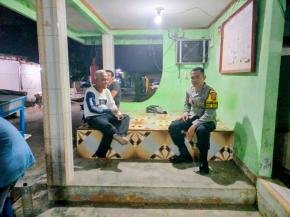 Bhabinkamtibmas Mulyasari Polsek Ciampel Melaksanakan Ngawangkong bersama masyarakat di Wilayah Desa Mulyasari