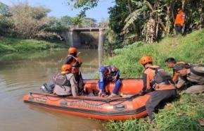 Hari Pertama Pencarian Korban Diduga Tenggelam di Cilamaya Wetan, Tim SAR Gabungan Sisir Aliran Irigasi
