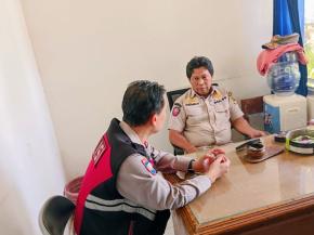 Pastikan Objek Perkantoran Aman, Personil Polsek Tegalwaru Giat Patroli Siang dan Monitor