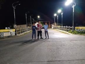 Anggota Polsek Batujaya melaksanakan Patroli Prekat di Perbatasan Wilayah Batujaya dengan Tirtajaya di malam hari