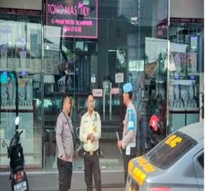 Cegah C3 dan Premanisme, Patroli Polsek Cikampek Pesan Kantibmas Security Toko Mas