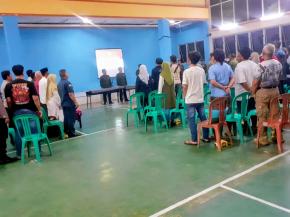 Polsek Cikampek Pengamanan Acara Penetapan Balon Kades Cikampek Selatan Yang Memenuhi Syarat Administrasi