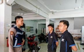 Getol Sebarkan Himbauan Kamtibmas, Bhabinkamtibmas Polsek Telagasari Pastikan Warga Waspada