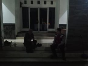 Bhabinkamtibmas Polsek Telagasari Dampingi Giat Siskamling Warga Binaan Untuk Pastikan Lingkungan Kondusif