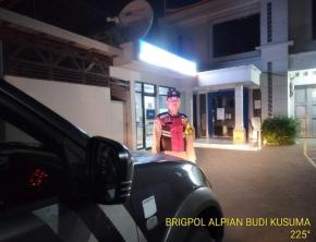 Anggota Polsek Banyusari Kunjungi Bank BRI Gempol Patroli Prekat di Malam Hari