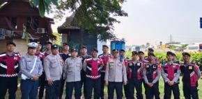 Siaga Penuh Amankan Kelancaran Arus Mudik, Kapospam Kompol Bambang Sumitro Pimpin Apel Kesiapan di Rest Area KM-57