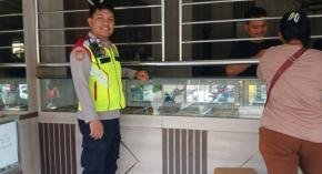 Upaya Personel Polsek Lemahabang Sosialisasikan Layanan Call Center 110