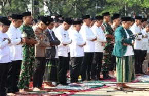 Pimpinan Ponpes Sirojul Ummah Pimpin Sholat Taubat dan Sholat Hajat, Tokoh Agama Bekasi Ajak Masyarakat Jaga Kondusifitas dan Tidak Terprovokasi