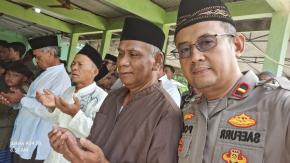 Kapolsek Pakisjaya Bersama Anggota Melayat Ke Rumah Duka Almarhumah Ibu Hj Mardiah Ibunda Dari Bripka Wawan Hermawan