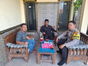 Pererat Silaturahmi, Babinkamtibmas, Sambangi Tokoh Masyarakat Desa Binaan