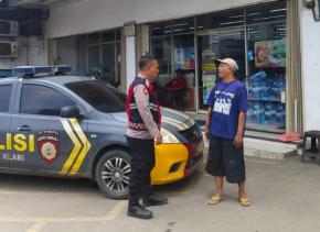 Personel Patroli Polsek Klari Laksanakan Patroli Siang, Jumpai Warga dan Sampaikan Imbauan Kamtibmas