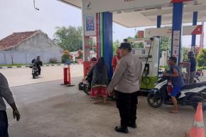 Upaya Ciptakan Rasa Aman dan Nyaman, Personil Polsek Tempuran Monitoring SPBU di Wilayah Hukumnya.