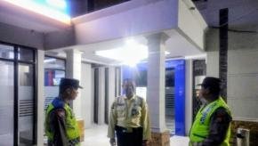 Getol Upaya Pak Bhabinkamtibmas Ikut Serta Dalam Giat Ronda Bersama Warga