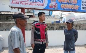 Dalam Upaya Menjaga Aksi Premanisme, Personil Polsek Telagasari Sebar Himbauan Saat Patroli
