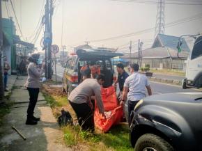Polsek Purwasari Evakuasi Penemuan Mayat Diduga Tunawisma