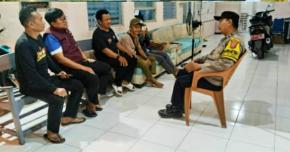 Sambang Bhabinkamtibmas Sekaligus Ngawangkong Dengan Petugas Ronda Malam
