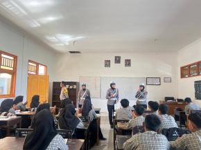 Gencarkan Edukasi Keselamatan Berlalu Lintas, Satgas Preemtif Ops Zebra Rinjani 2025 Sasar Sekolah, Pasar, dan Radio