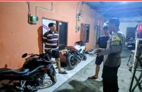 Bhabinkamtibmas Polsek Telukjambe Timur Rangkul Penghuni Kontrakan untuk Pelihara Kamtibmas di Lingkungannya