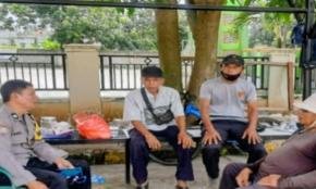 Bhabinkamtibmas Polsek Klari Kembali Sosialisasikan Layanan Call Center 110 Ke Warga