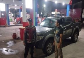 Kunjungi SPBU, Prekat Polsek Banyusari Berikan Rasa Aman