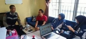 Bhabinkamtibmas Polsek Jatisari Sambangi Aparat Desa Barugbug, Perkuat Sinergitas dan Harkamtibmas