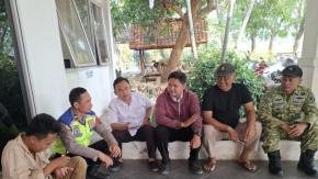 Personil Polsek Tegalwaru Patroli Siang Sambangi Kantor Kecamatan Beri Pesan Warga Agar Waspada