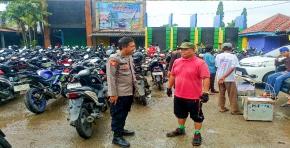 Sat Samapta Polsek Rengasdengklok Giat Patroli Siang Dan Berikan Himbauan Kepada Tukang Parkir
