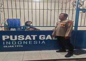 Anggota Polsek Banyusari Getol Kunjungi Pusat Gadai Gempol Patroli Prekat di Malam Hari