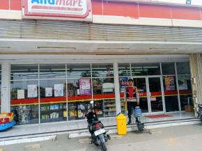 Upaya Anggota Polsek Batujaya Laksanakan Patroli Prekat di Minimarket pada siang hari
