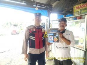 Bhabin Polsek Banyusari Melaksanakan Giat Sosialisasi QR Barcode ke Masyarakat