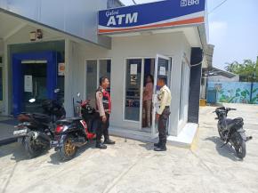 Personil Polsek Tempuran Res Karawang Periksa Fasilitas Perbankan Siang hari, Guna Antisifasi C3 dan Guankamtibmas.
