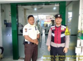 Kunjungi Kantor Pegadaian Gempol Patroli Prekat Polsek Banyusari di Siang Hari